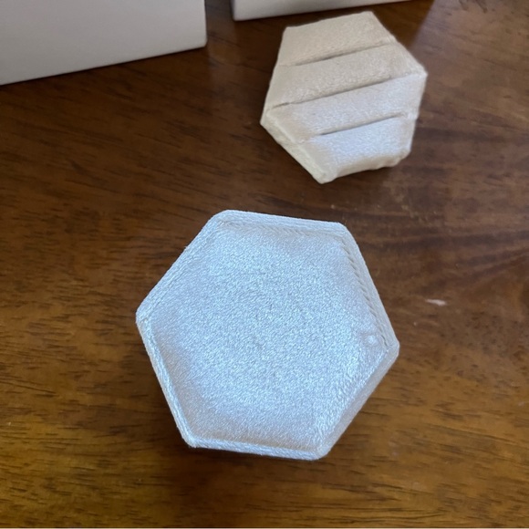 NIB! Velvet Ring Box Wedding Day | 2-in-1 Elegant Champagne Engagement Ring Box - Picture 10 of 14